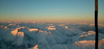 Die ersten Sonnenstrahlen über Stubaier und Ötztaler Alpen